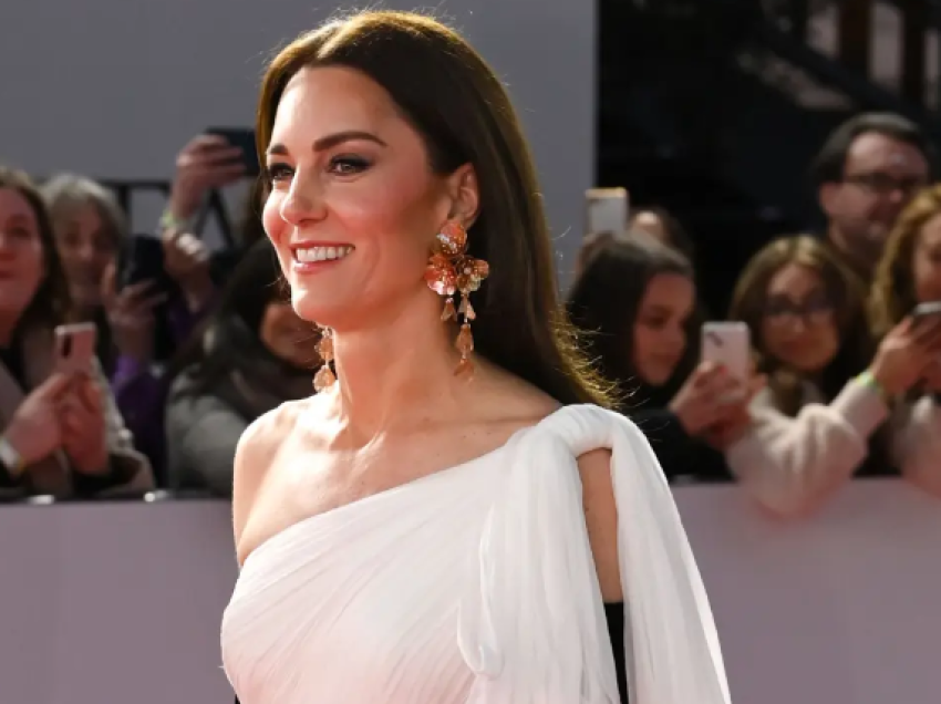 Kate Middleton shfaqet me një palë vathë Zara në vlerë prej 25 eurosh në tapetin e kuq të BAFTAs