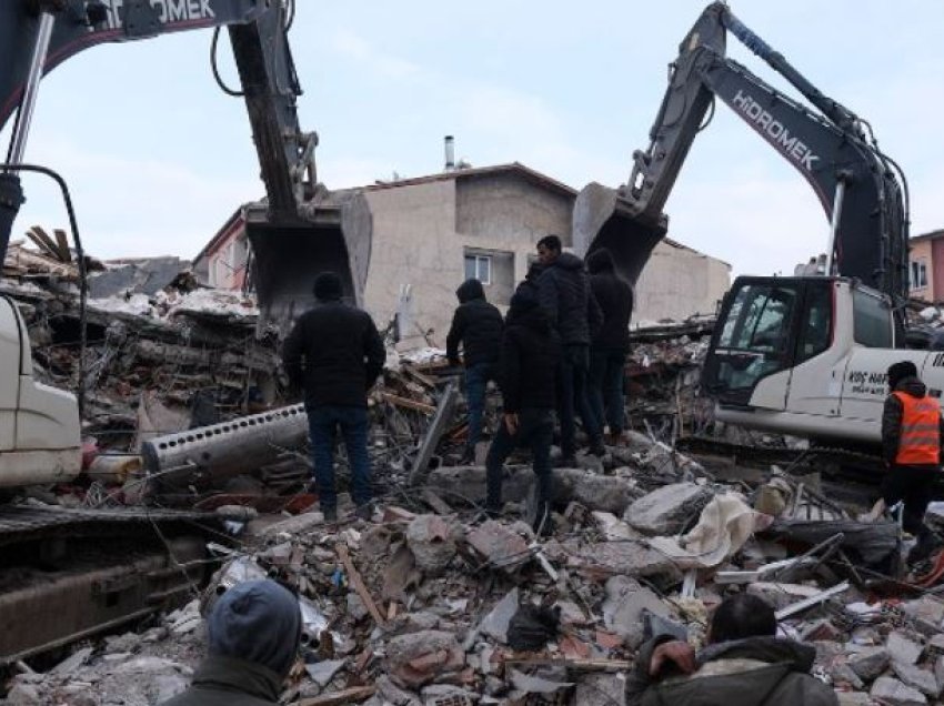 Tërmeti apokaliptik, Turqia vendos të pezullojë kërkimet, përveç në Kahramanmaras dhe Hatay