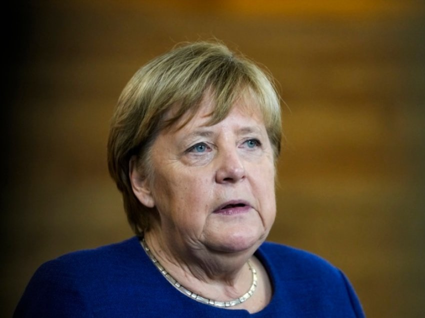Rrengshorë rusë flasin me Merkelin duke u shtirur si ish-lideri i Ukrainës