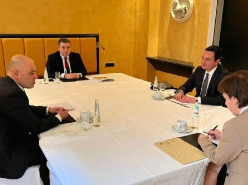 ​Kurti pranoi urime nga kryeministri i Maqedonisë së Veriut, ka avancim të bashkëpunimit