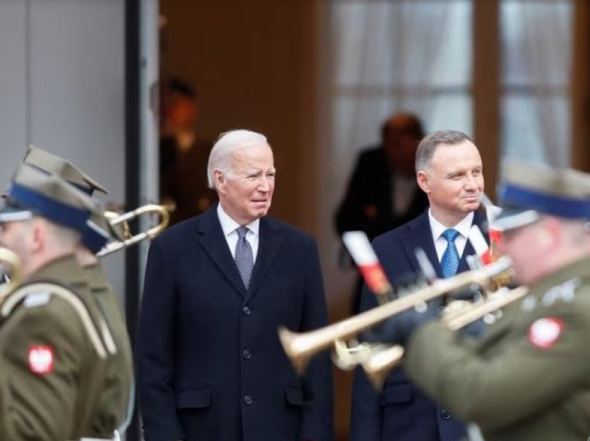 Presidenti Biden siguron aleatët për mbështetjen, ndërsa lufta hyn në një fazë komplekse