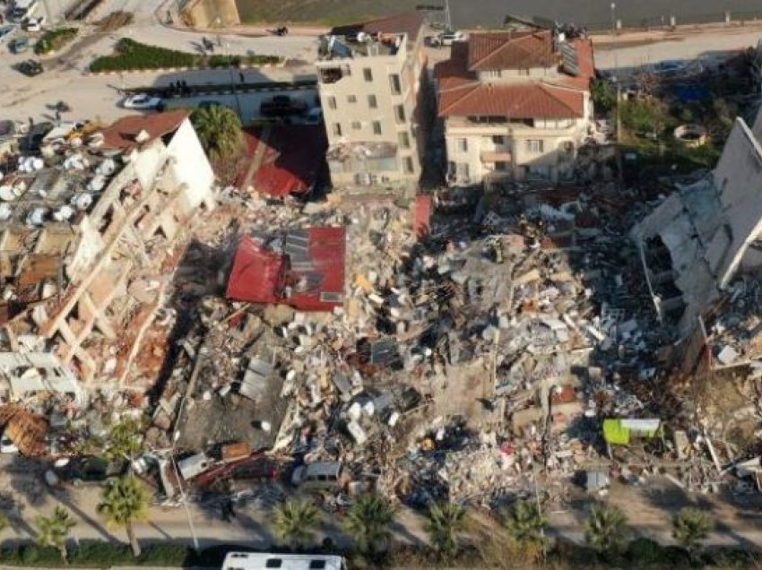 Vazhdojnë kërkimet për të zhdukurit nga tërmeti në Turqi, paralajmërohet rritje e numrit të viktimave
