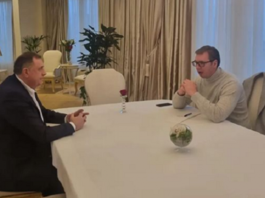 Me t’u kthyer në Beograd, Vuçiq takohet me Dodikun për dialogun me Kosovën