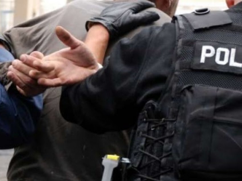 Kapet në flagrancë i dyshuari për shitblerje të drogës në Pejë