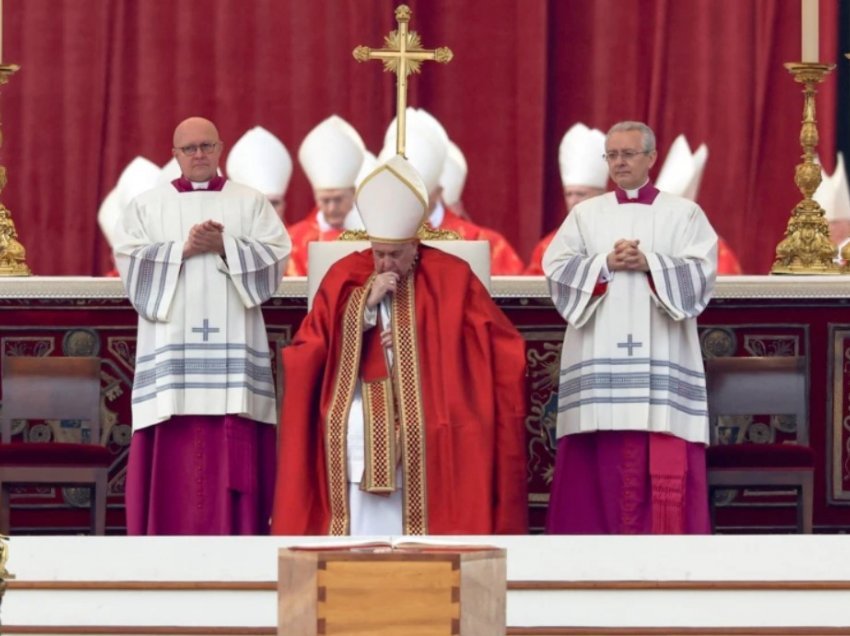 Varroset Papa Benedikti XVI