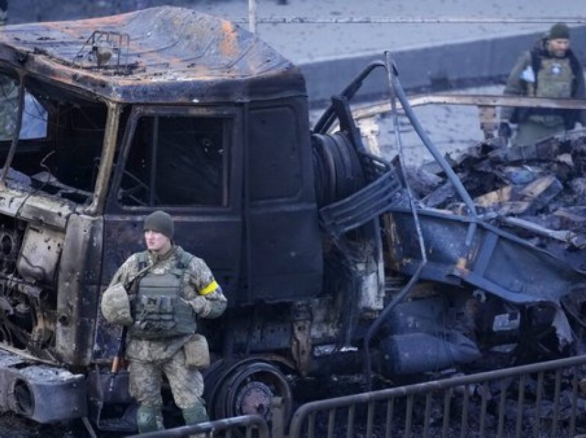 Forcat ukrainase shkatërrojnë bazën ruse pranë Krimesë, deri në 100 pushtues të plagosur