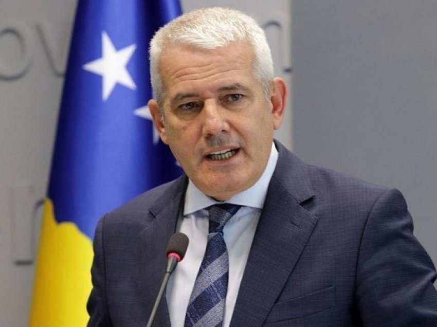 Pasaportat/ Kërkohet shkarkimi i ministrit Sveçla, Shala: Bëri telashe të pariparueshme për qytetarët e Kosovës