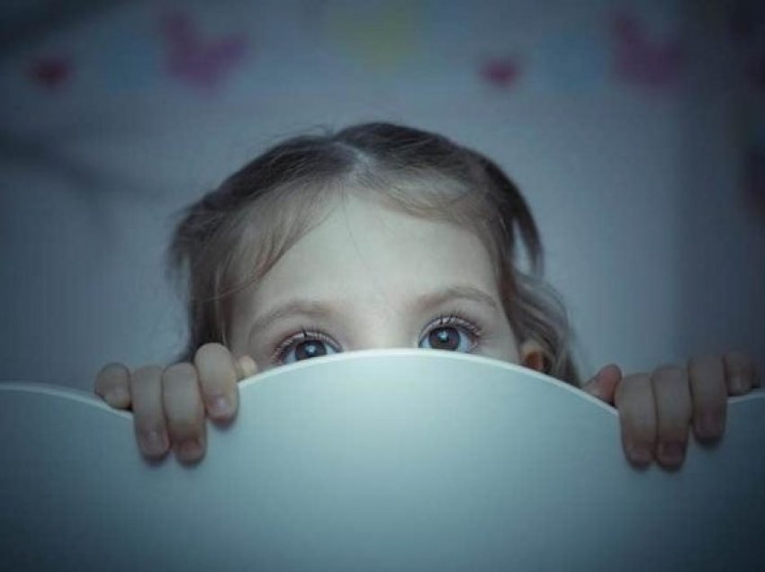 Fëmijët po rrezikohen nga mbipesha si pasojë e mungesës së gjumit