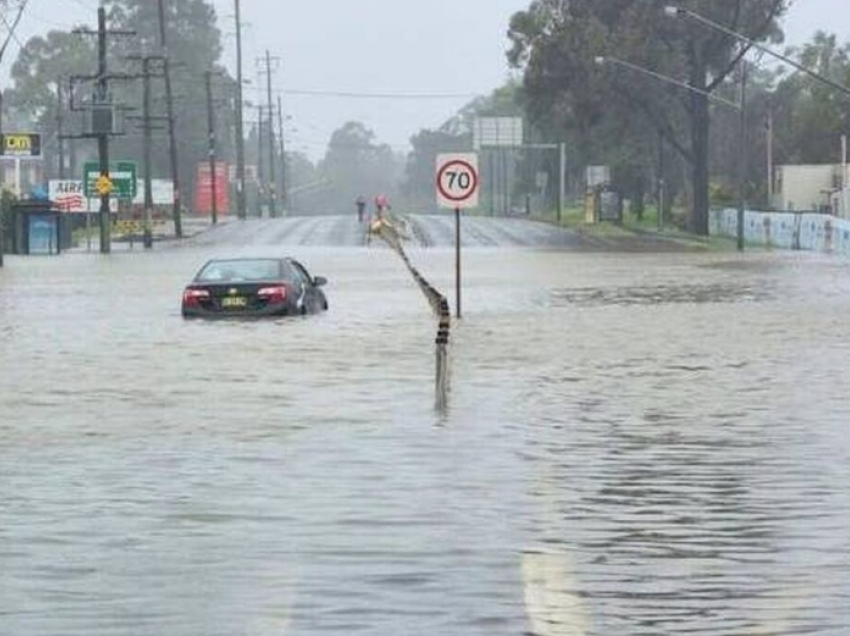 Moti i keq shkakton përmbytje historike në Australi, meterologët: “Uji aq sa mund të shohë syri”