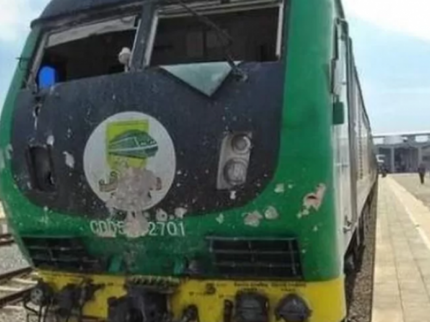 Dhjetëra të rrëmbyer derisa po pritnin një tren në Nigeri