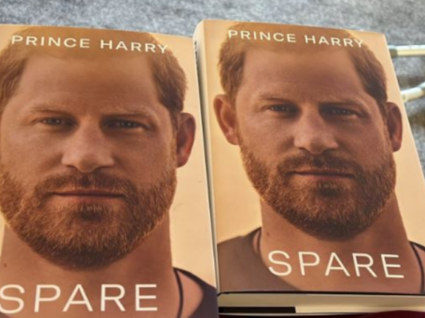 Del zyrtarisht në shitje libri i Princit Harry, njerëzit zënë radhën për ta blerë