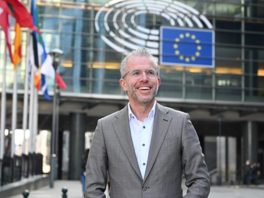 Vjen reagimi nga eurodeputeti holandez: Një hap më afër për udhëtimin e shumëpritur pa viza për Kosovën