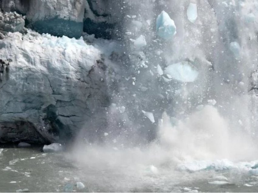 Shkencëtarët bëjnë parashikimin e frikshëm: Në vitin 2100 do të zhduken dy të tretat e akullnajave