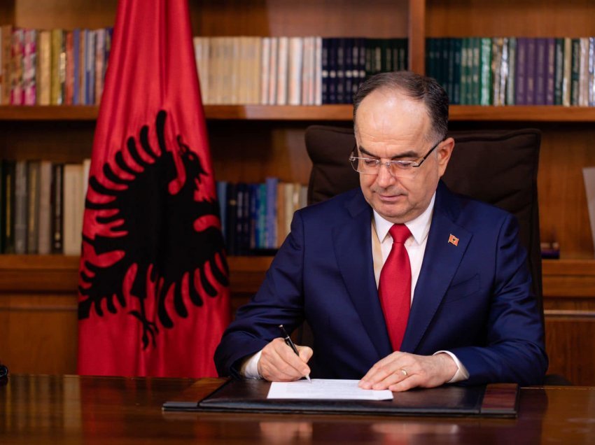 Presidenti Begaj kthen për rishqyrtim ligjin për dhënien e dekoratave: Kërkohet të kufizohet kompetenca Kushtetuese e Kreut të Shtetit