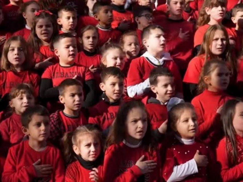 ​Përvjetori i vdekjes së Skënderbeut, himni këndohet nga nxënësit e shkollave