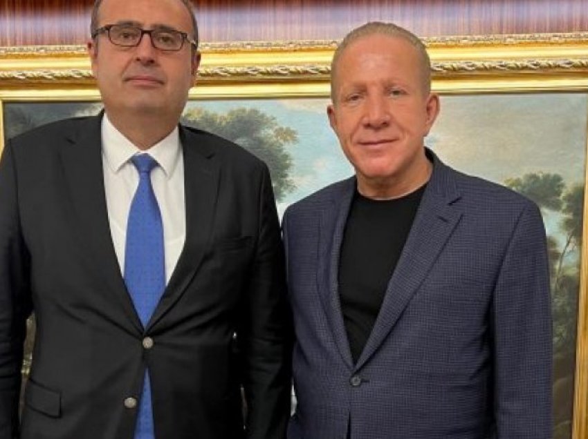 Pacolli darkë lamtumirëse me ambasadorin turk: La shenjë në Kosovë