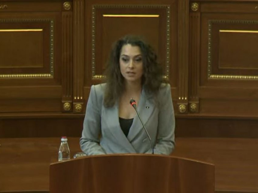 Kica-Xhelili reagon e mllefosur pas dështimit në Kuvend të heqjes së kufizimit për pension