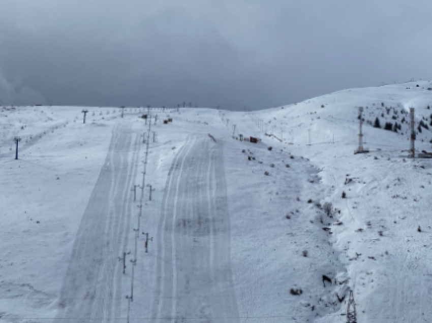 Filloi sezoni i skijimit në Kodrën e Diellit disa javë me vonesë për shkak të ndryshimeve klimatike