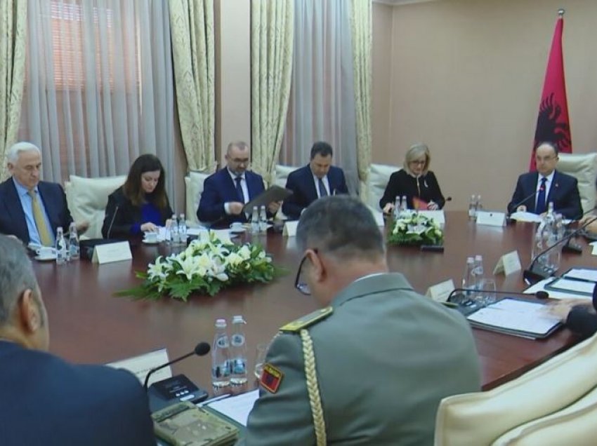 VOA/ Shqipëri, presidenti Begaj mbledh Këshillin e Sigurimit: Të rishikohen dokumentat strategjikë