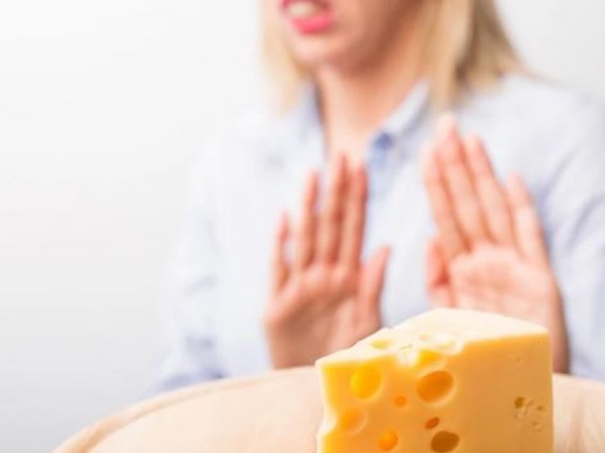 Kur ngrënia e djathit mund të bëhet e rrezikshme?