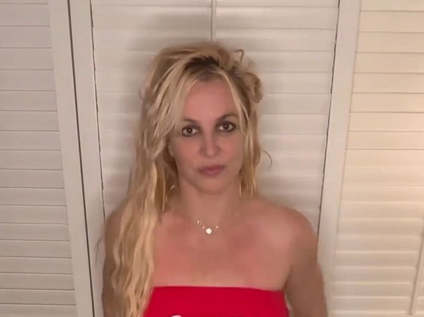 Fansat e Britney Spears të shqetësuar, çfarë po ndodh me këngëtaren?