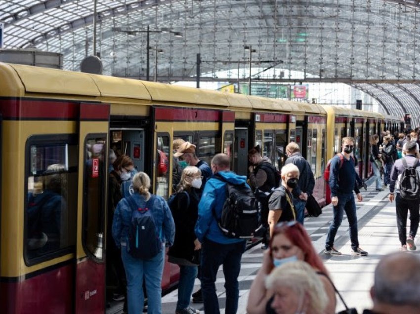 ​Qeveria gjermane prezanton biletën mujore të transportit publik prej 49 euro