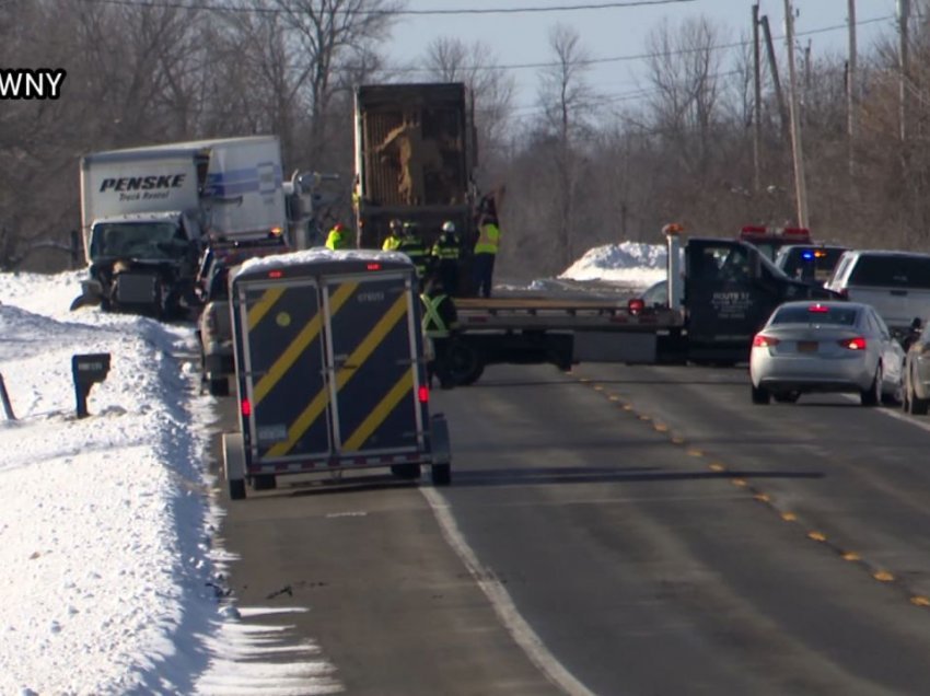 Aksident mes autobusit dhe kamionit në New Jork, gjashtë të vdekur