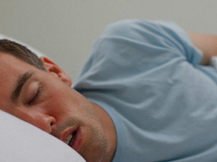 Mësoni pse nuk duhet të flini në anën e djathtë