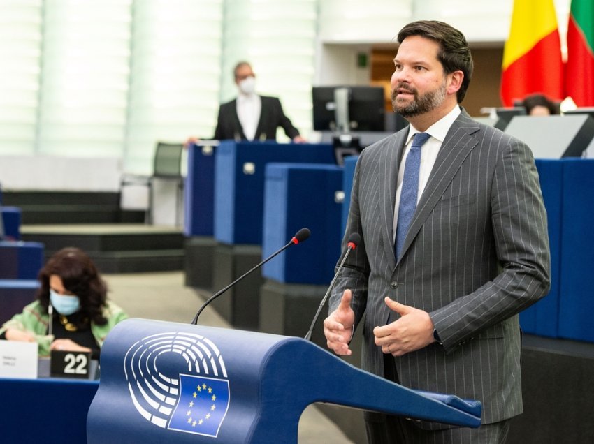 Eurodeputeti austriak: Plani franko-gjerman do të ketë kuptim vetëm nëse përfundon me njohje