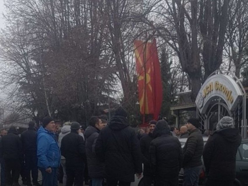 Protesta para NTP-së në Shkup, transportuesit privatë kërkojnë zgjidhjen e problemit
