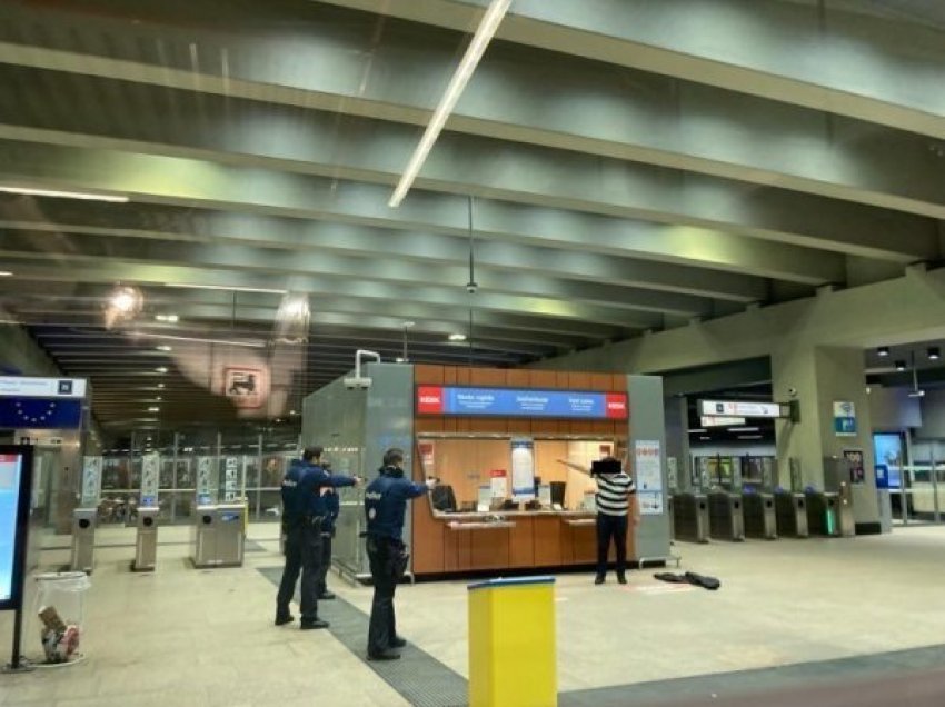 Sulm me thikë në stacionin e metrosë pranë Komisionit Evropian në Bruksel, tre të plagosur