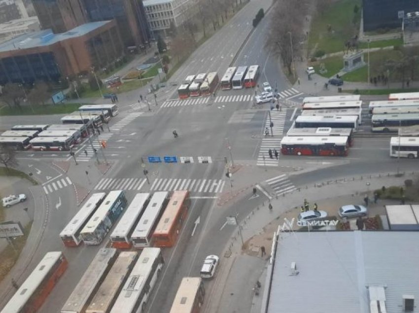 Problemi me transportuesit në Shkup, Kovaçevski: Qeveria nuk ka kompetenca