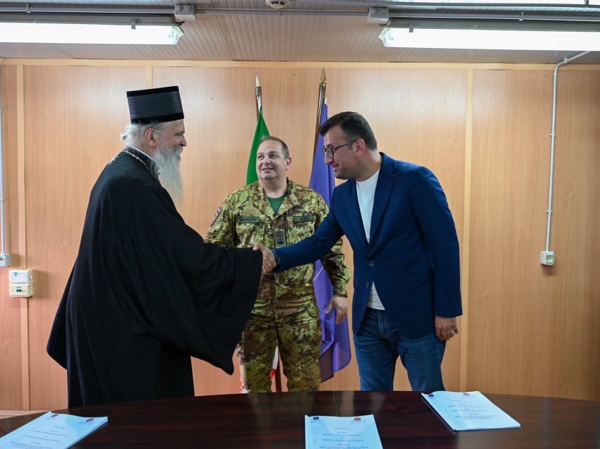KFOR-i, kryetari i Istogut dhe Ipeshkvi i Kishës Ortodokse nënshkruajnë një kontratë