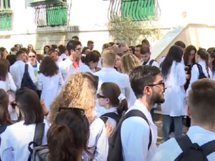 “Qeveria e turpit” - Studentët thirrje për arsim cilësor: E duam mjekësinë si gjithë Evropa