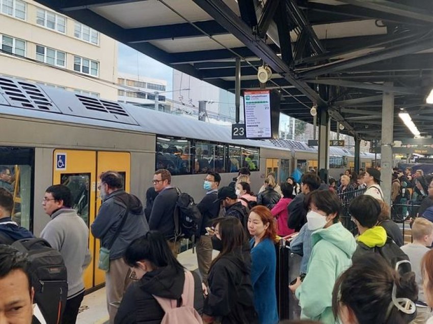 Kaos me trenat në Sidnei – shkak sëmurja e një punëtori të kompanisë