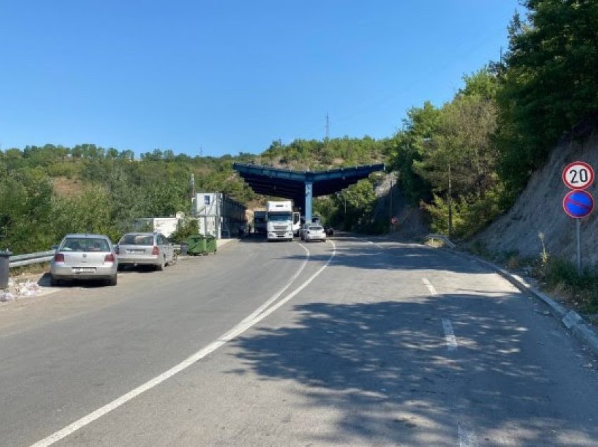 Motoristët nga Serbia me mbishkrime provokuese nisen drejt Kosovës