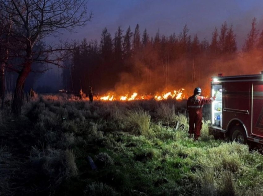 Vera e gjatë dhe e vështirë e Kanadasë, zjarret në pyje në rritje, 700 vatra aktive. Paralajmërimi i frikshëm i autoriteteve