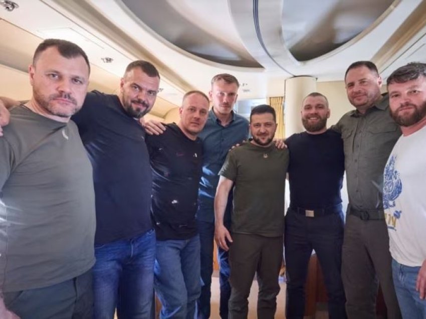 Zelenskyy kthehet nga Turqia bashkë me ish komandantët ukrainas që luftuan në Mariupol