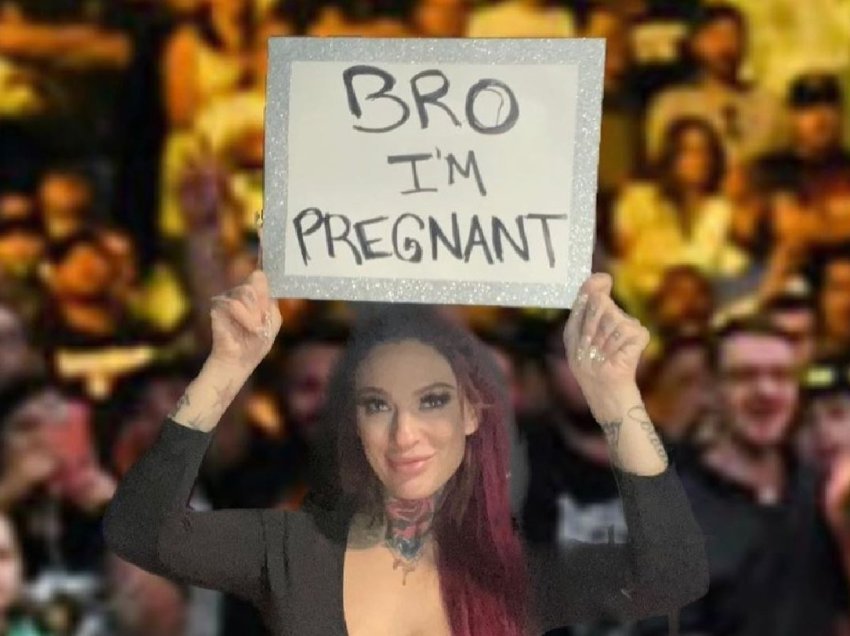 Jam shtatzënë, parullën që shtang tifozët në mes te shfaqjes së “WWE”