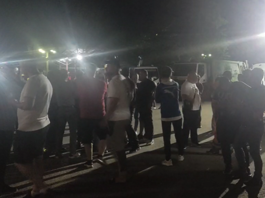 Janë ndaluar disa persona në protestën e të punësuarve në NP “Higjiena komunale”, MPB me detaje për ngjarjet e mbrëmshme