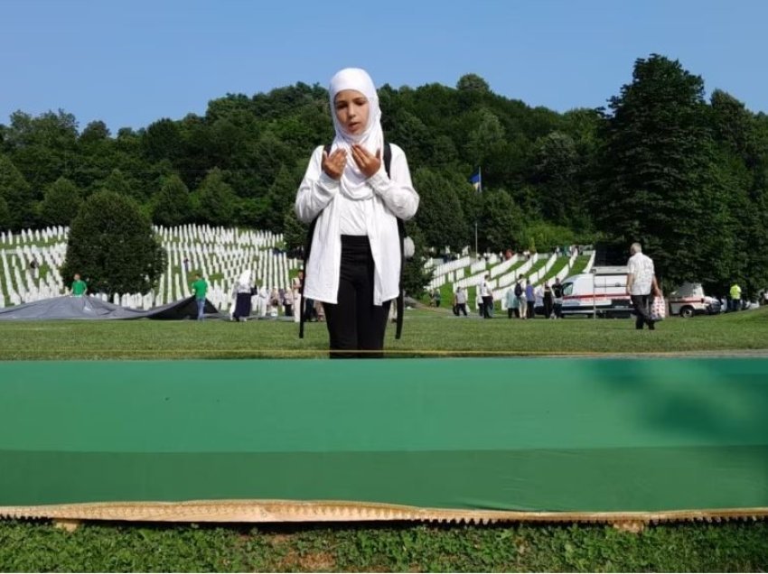 Në Srebrenicë varrosen 30 viktima të gjenocidit