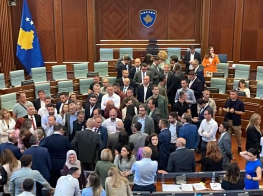 Përleshja fizike në Parlamentin e Kosovës temë e mediave ndërkombëtare
