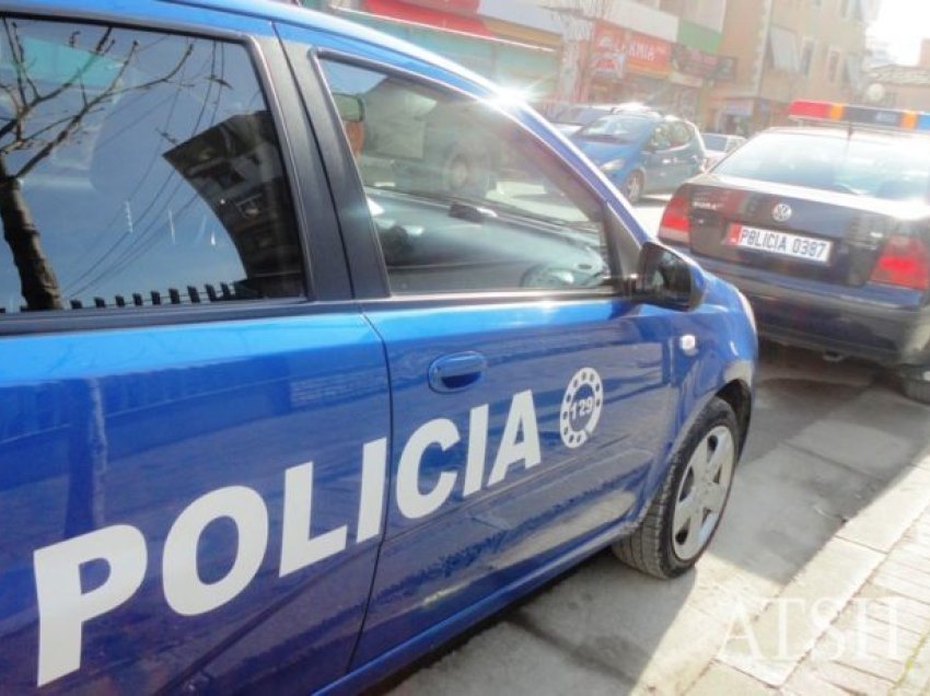 E rëndë në Berat, hidhet nga kati i tretë i pallatit 44-vjeçarja, ja çfarë thotë policia