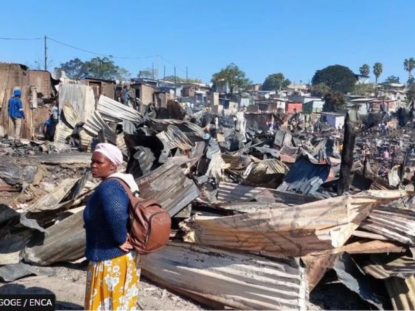 Zjarri në Afrikën e Jugut, qindra shtëpi shkatërrohen