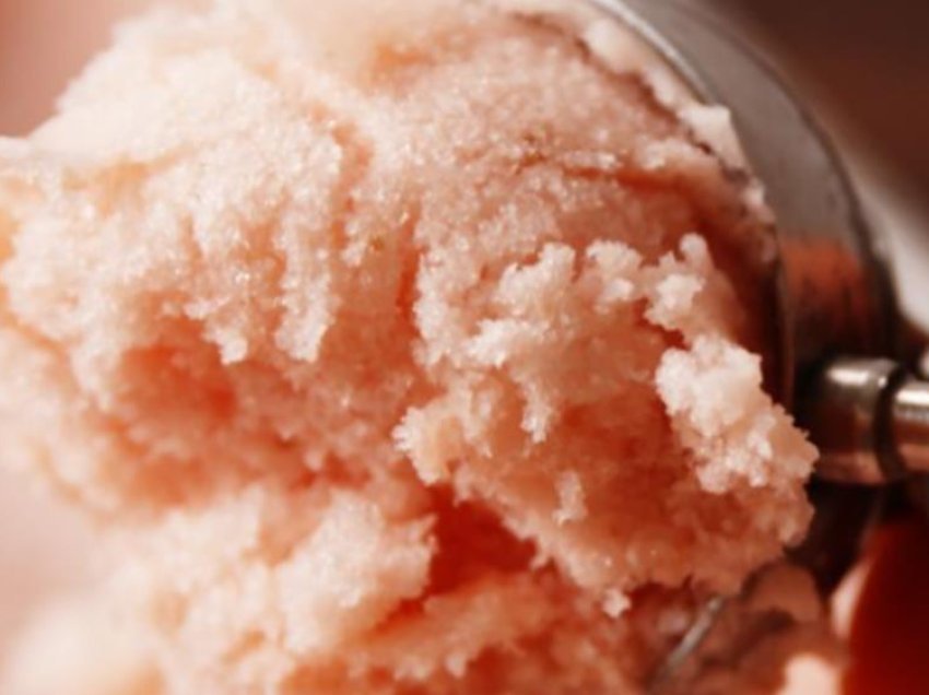 Akullore me shalqi – një ëmbëlsirë me pak kalori dhe e shijshme për të gjithë verën