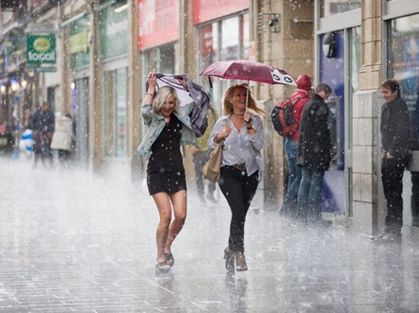 10 ide për t’i shpëtuar shiut kur s’ke çadër