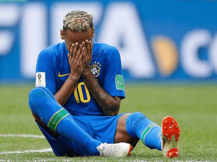 Neymar “thyen” heshtjen