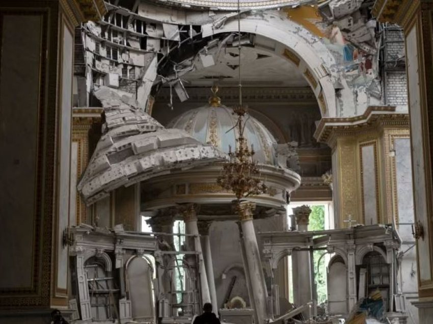 Sulmet ruse ndaj Odesës shkaktojnë vdekjen e një personi, dëmtojnë rëndë një katedrale historike