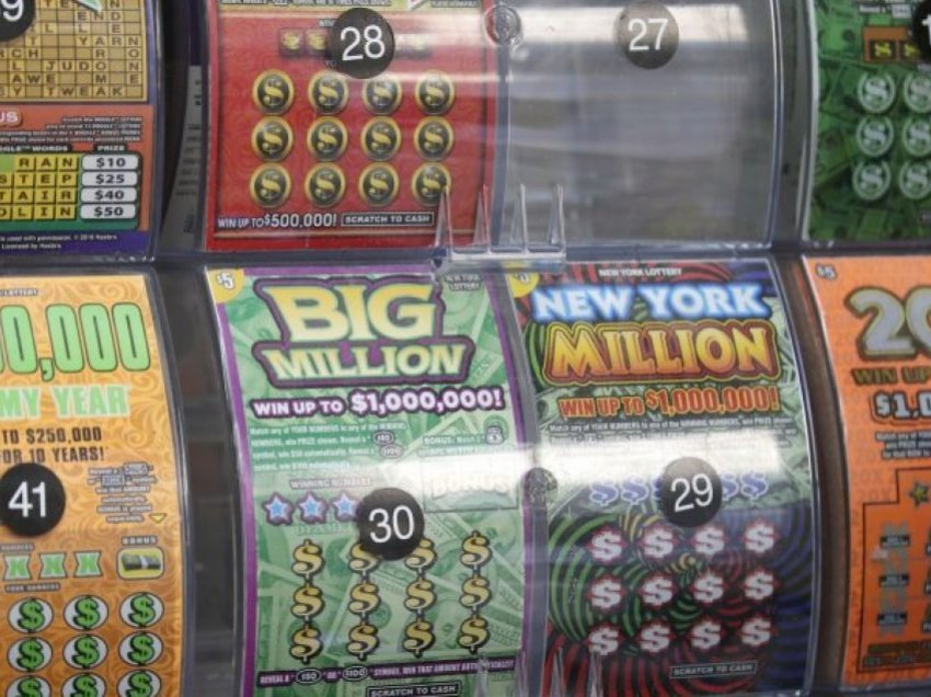 Mori biletat e lotarisë si dhuratë për ditëlindje – burri fiton 100,000 dollarë