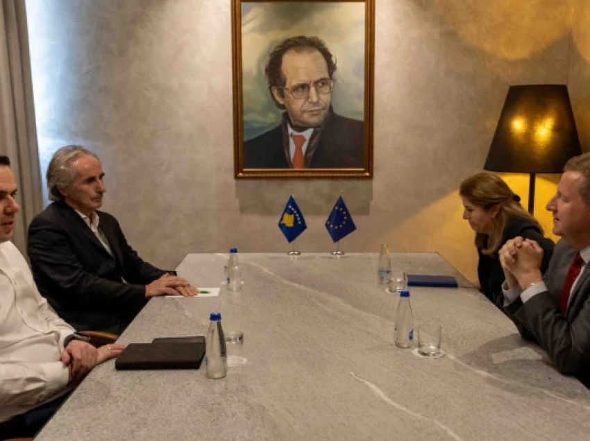 Shefi i BE-së takon Abdixhikun, diskutojnë për përleshjen në Kuvend dhe situatën në veri